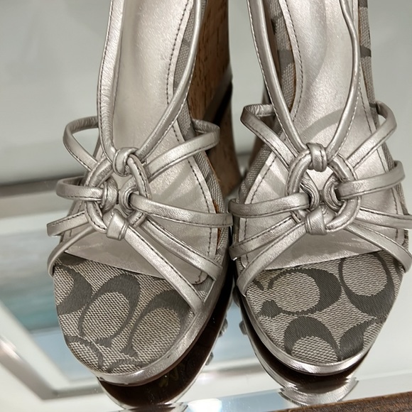 Coach wedge Sandals in silver metallic size 8.5. Excellent conditions. - Picture 5 of 6